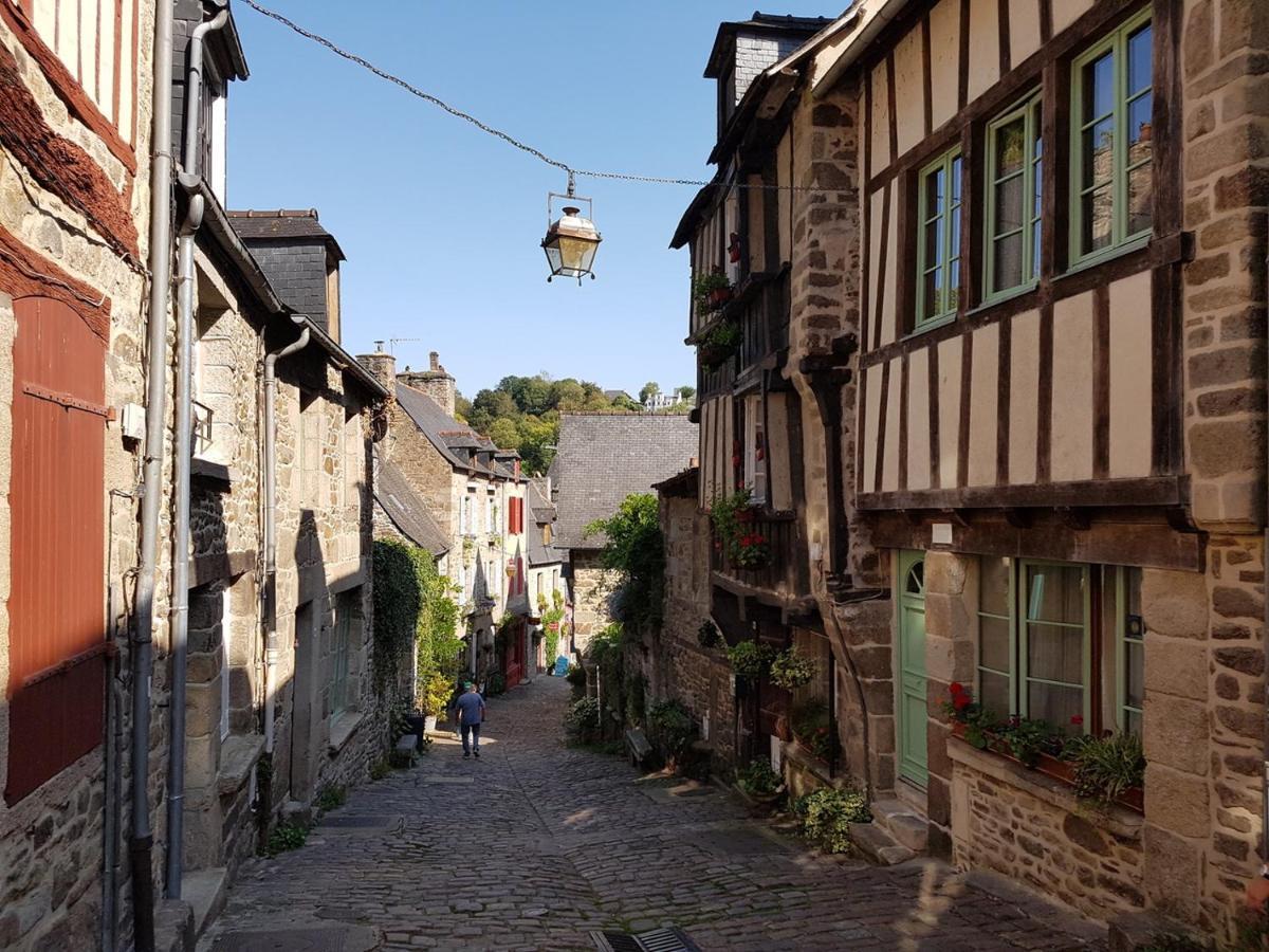 Sejour Confort Au Port De 디난 외부 사진