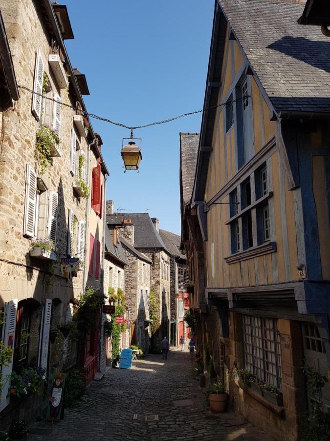 Sejour Confort Au Port De 디난 외부 사진